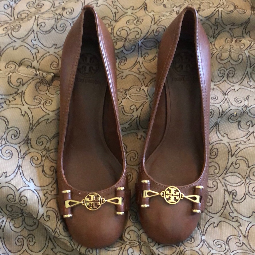 Tory Burch Almond closed Toe Wedge